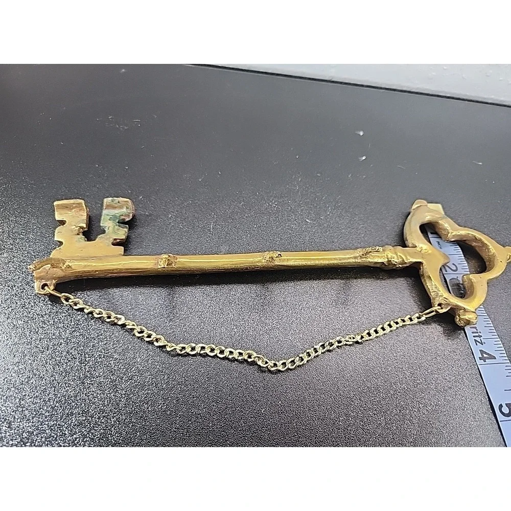 Vintage Brass Skeleton Key Wall Hanging 5‎ Key Holder Hook Rack Heavy Patina